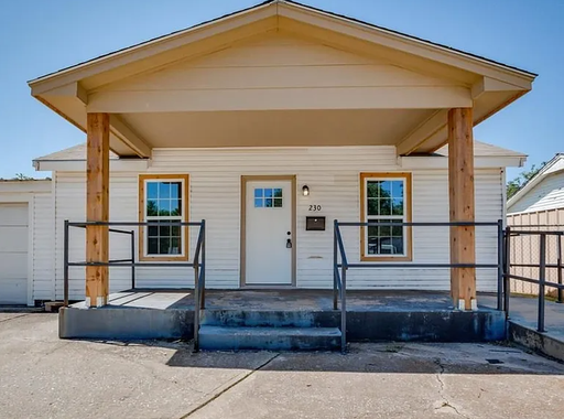 AVAILABLE NOW! $250 OFF 1ST FULL MONTH - Beautifully Updated 2 Bed, 1 Bath Home – photo 1