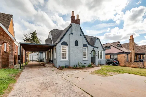Coming Soon!!! Make This Charming Duplex Your Next Home! – photo 1