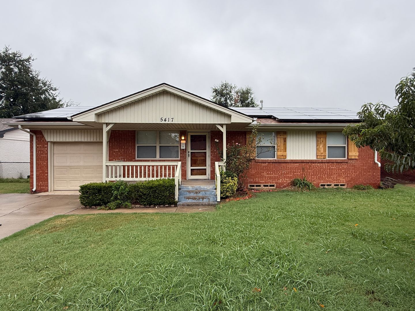 Warr Acres House: 5417 NW 46th Terr