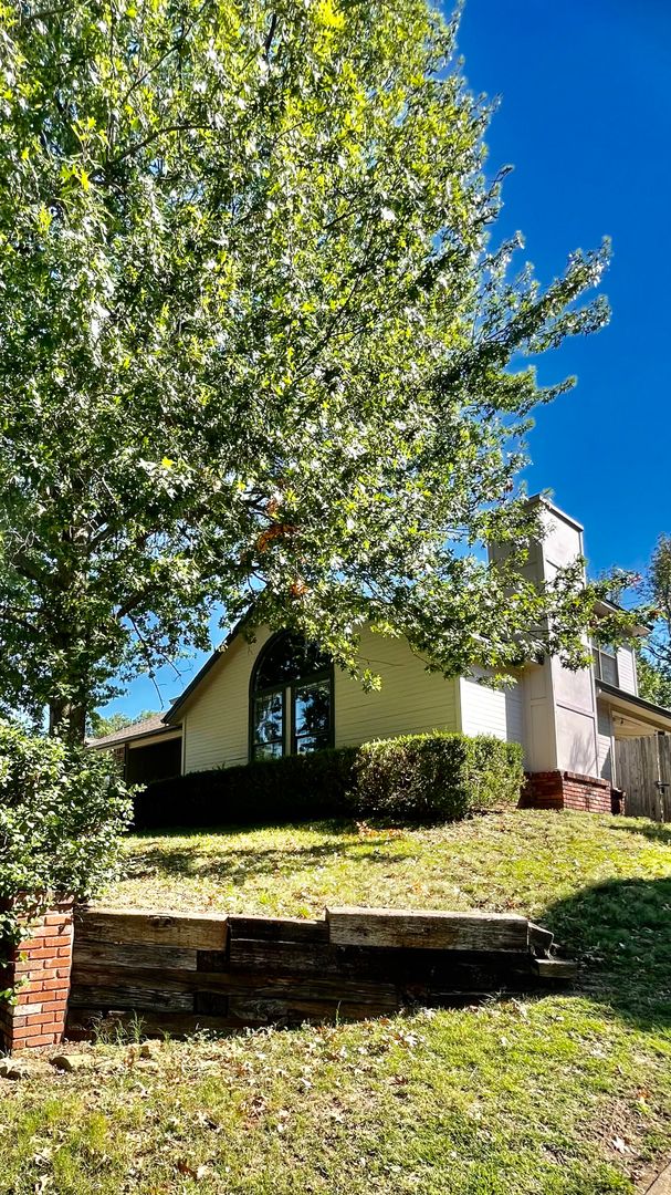 Tulsa House: 7422 E 65th Pl