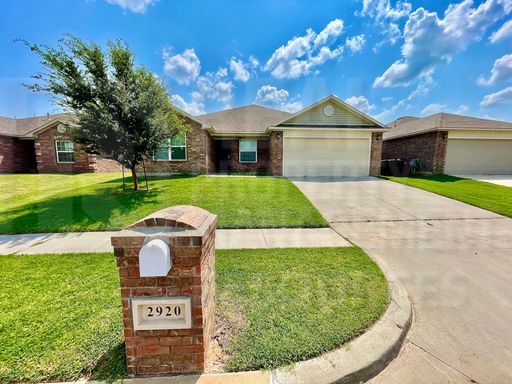4 Bed, 2 Bath Yukon Schools! Seconds from the High School! – photo 1