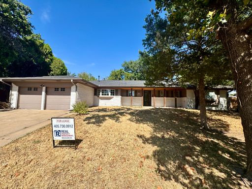 Welcome Home to 2820 N McMillan Cir in Bethany! – photo 1