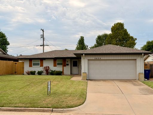 Your Next Home Awaits on 2024 Plymouth Lane – photo 1