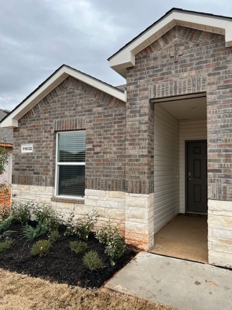 Mustang House: 11632 SW 40th Street