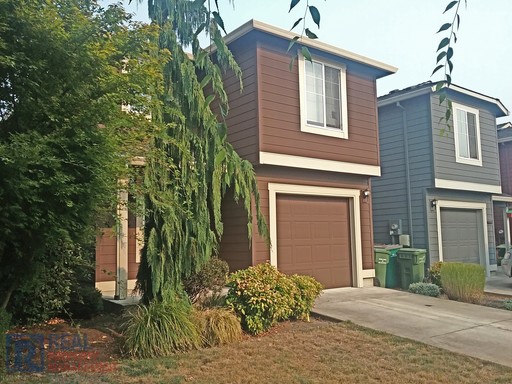 Beautiful Home in Picturesque Neighborhood in Newberg! – photo 1