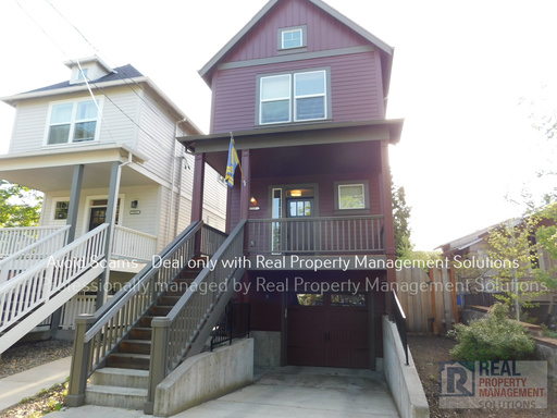Immaculate Home in the heart of Alberta Arts! – photo 1