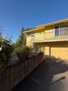 Charming Apartment in Oregon City – photo 1