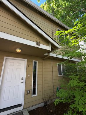 Spacious Home in Montavilla Neighborhood! – photo 1