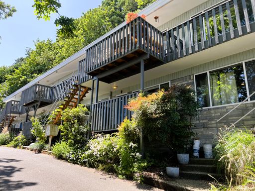 MOVE IN SPECIAL!!! Experience Portland Living at Vista View Condominiums! – photo 1
