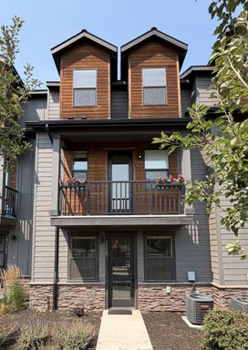 Modern Townhome Close to Everything – photo 1