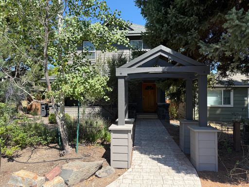 Beautiful Single Family Home in Premier Location – photo 1