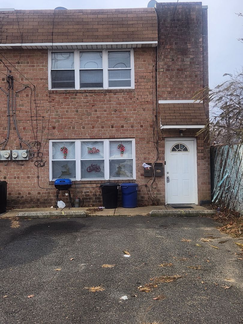 Philadelphia Apartment: 4320 E Howell St