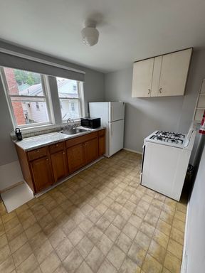 Spacious 1 Bed/ 1 Bath in Coraoplis!