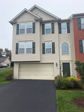 Beautiful 3 Bed/ 2.5 Bath in Monroeville! – photo 1