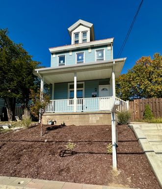 Newly Refinished 3 Bed/2 Bath Available Today!!! – photo 1