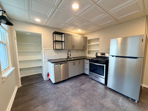 Newly Remodeled 4 Bed/ 2 bath Available Now! – photo 1