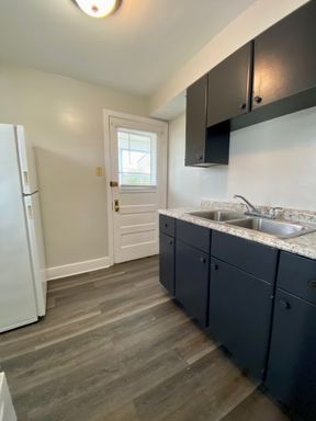 Beautiful 1 bed/1 bath on Neville Island! – photo 1