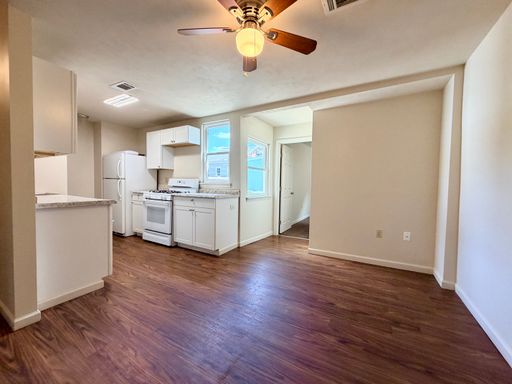 4-Bed 2-Bath Available in South Side Flats! – photo 1