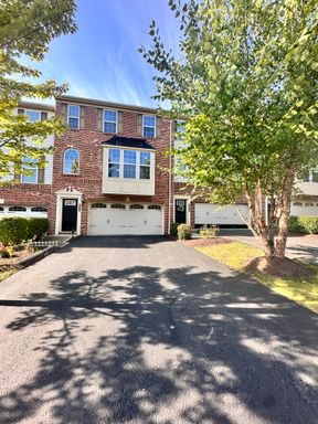 3 bedroom Townhome in Village of Pine