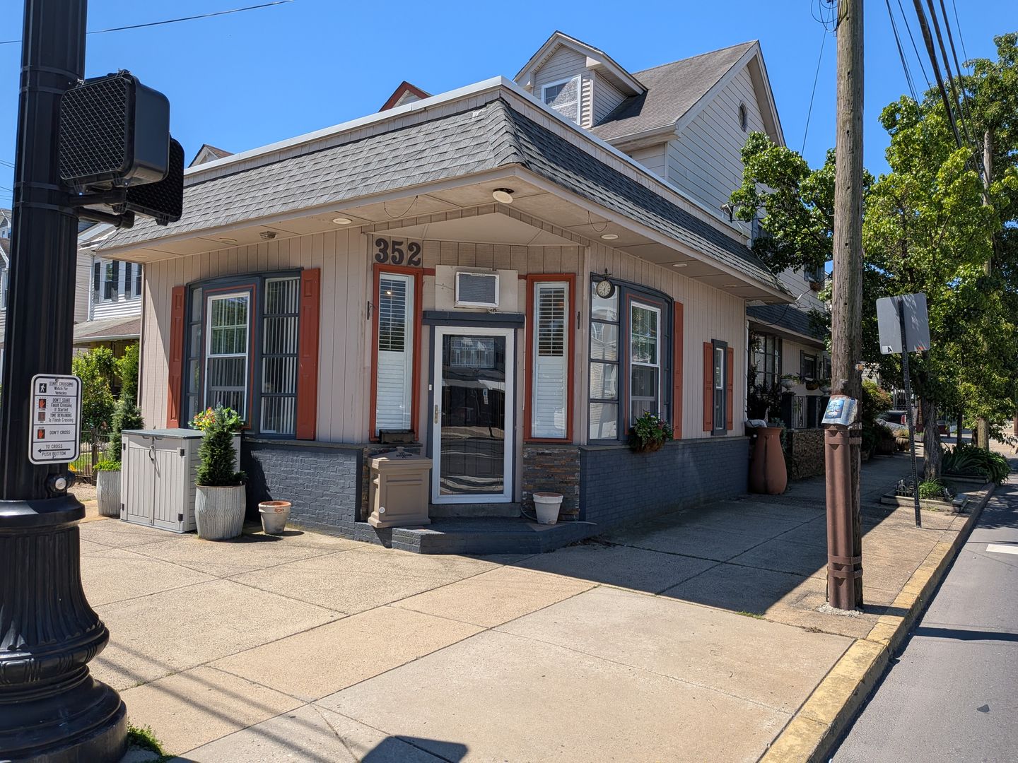 Bristol House: 352 Jefferson Ave