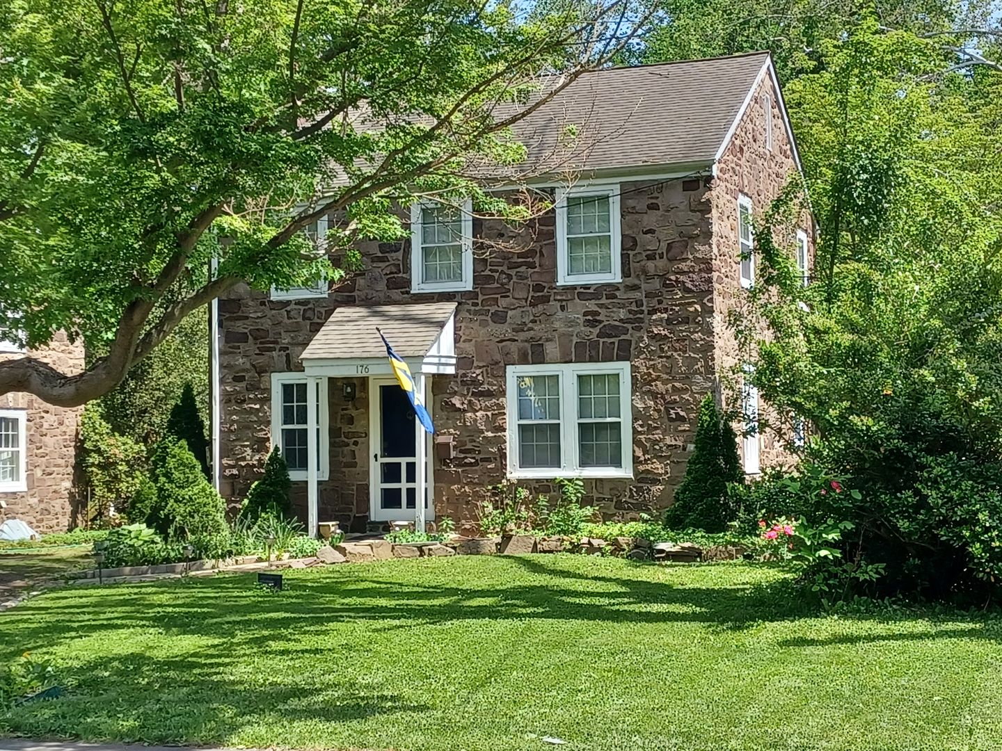 Yardley House: 176 N Main St