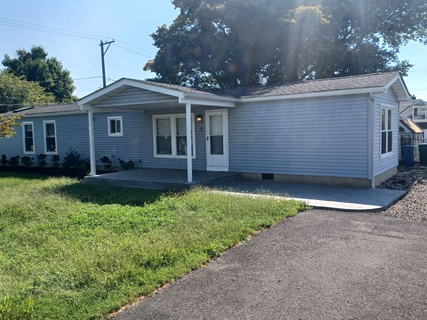 Levittown House: 1 James St