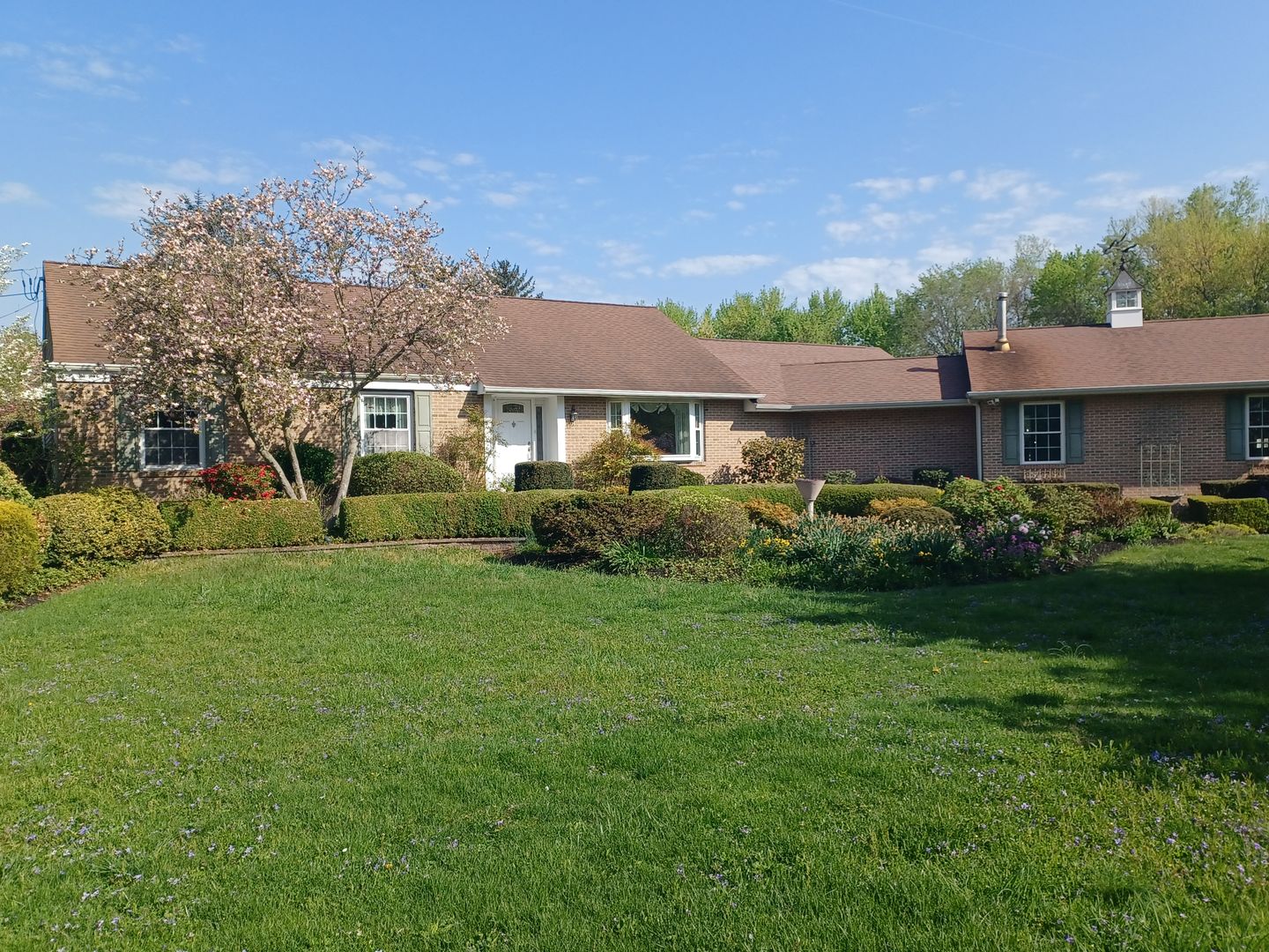 Yardley House: 24 S Edgewater Ave