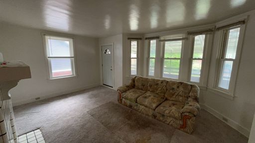 2 Bed, 1 Bath in Brighton Heights! – photo 1