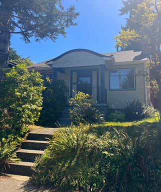 The Best of North Portland living in this delightful bungalow – photo 1