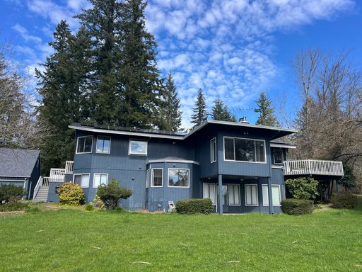 Beautiful Rock Creek home located in the Skyline area – photo 1