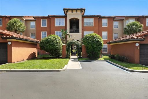 3 BR / 2 BA Condo In The Palms Club – photo 1