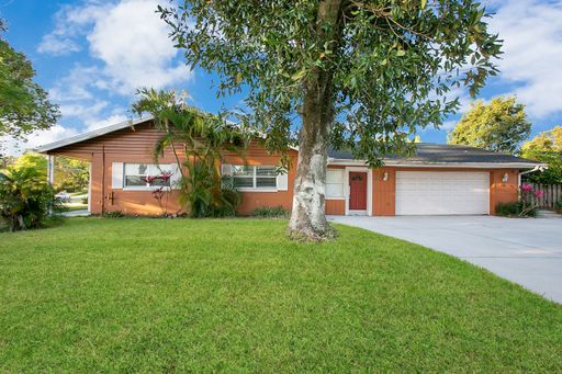 3 BR / 2 BA Pool Home In Lake Cane Hills – photo 1