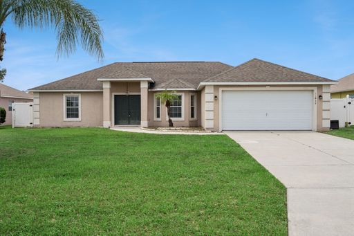 4 BR / 2 BA Home In Regal Ridge – photo 1