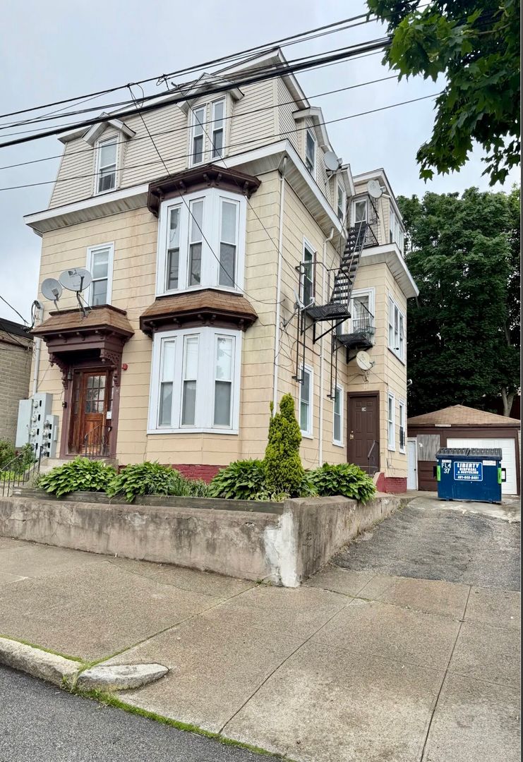 Pawtucket Apartment: 47 Montgomery Street