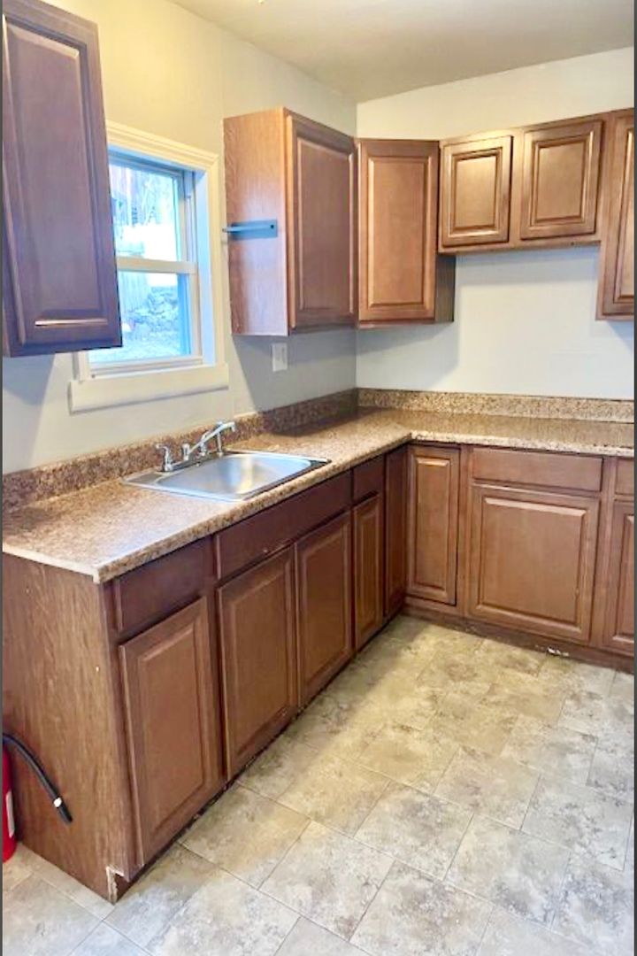 Providence Apartment: 863-865 Manton Avenue