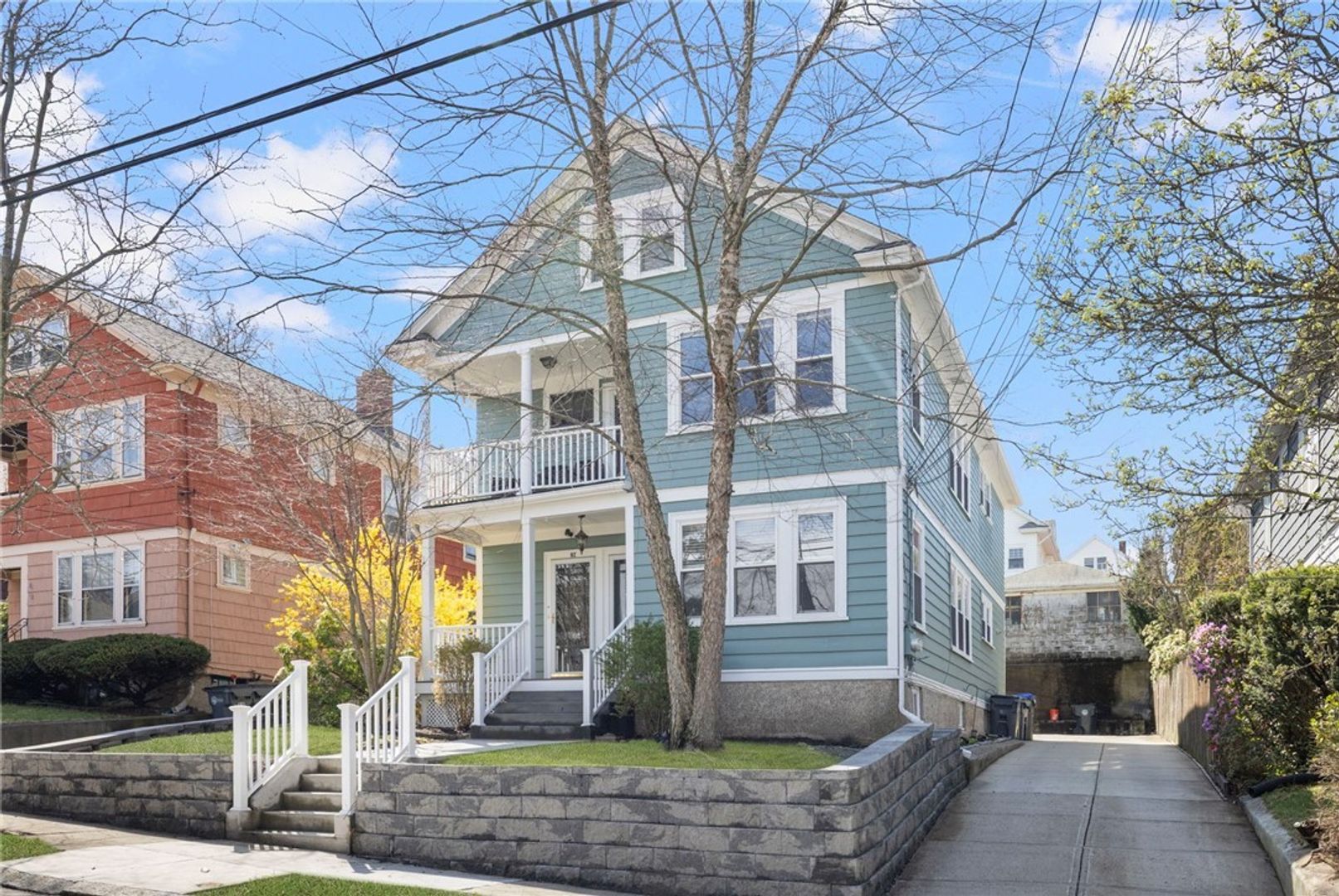 Providence Apartment: 92 Colonial Road