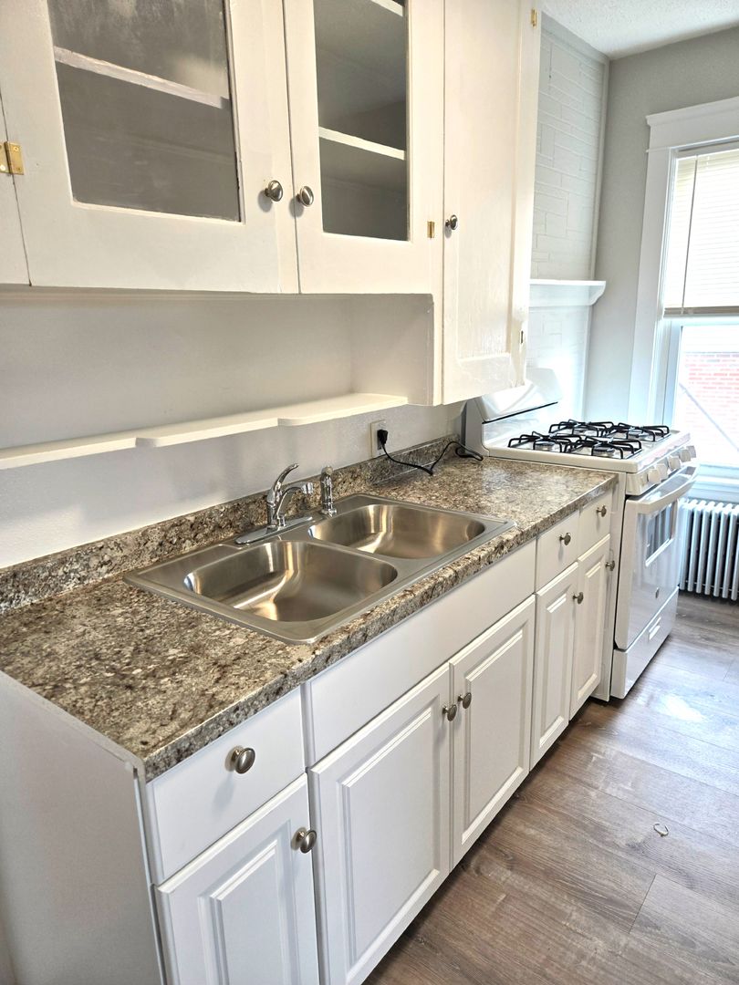 Pawtucket Apartment: 161 Montgomery Street