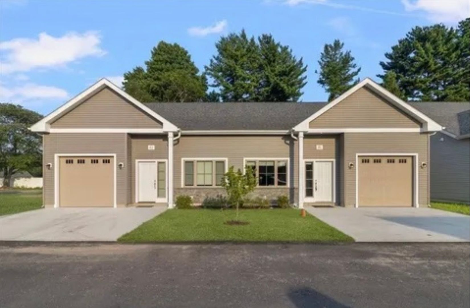 West Warwick Apartment: 32 - 34 West Valley Circle