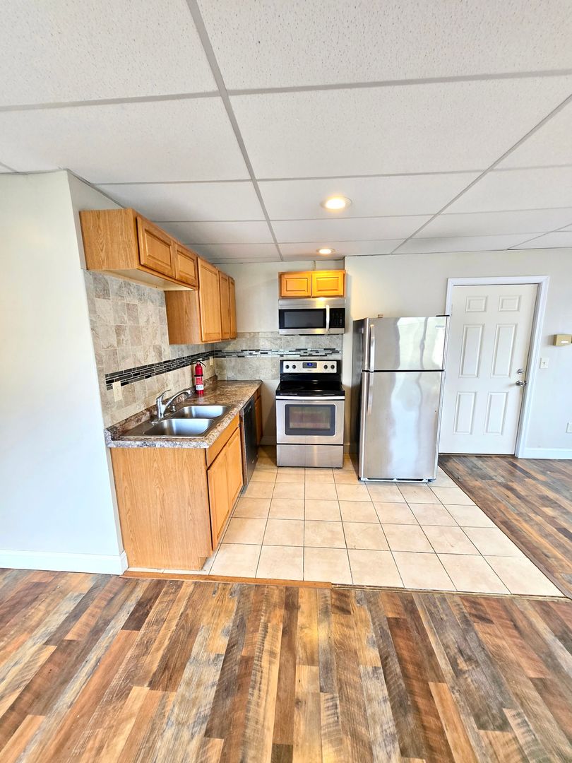 Cranston Apartment: 1336-1340 Cranston Street