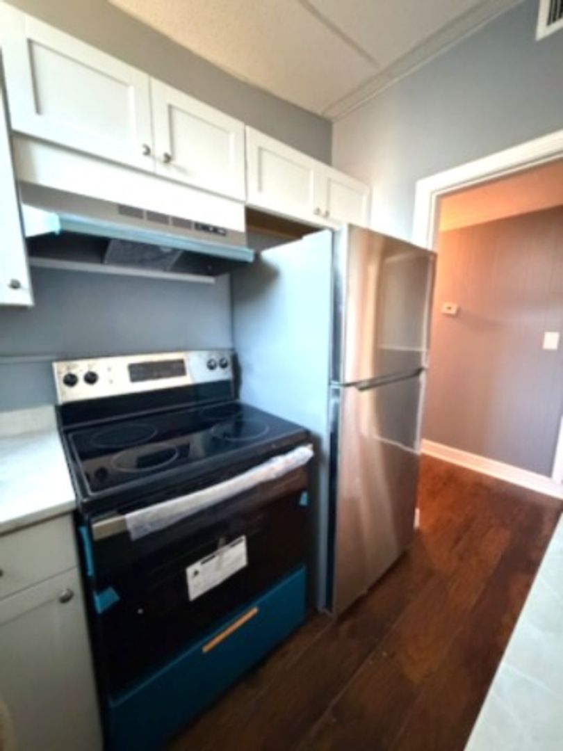 West Warwick Apartment: 8 Saint John Street