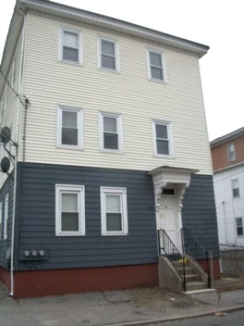 Providence Apartment: 36 Grape St.
