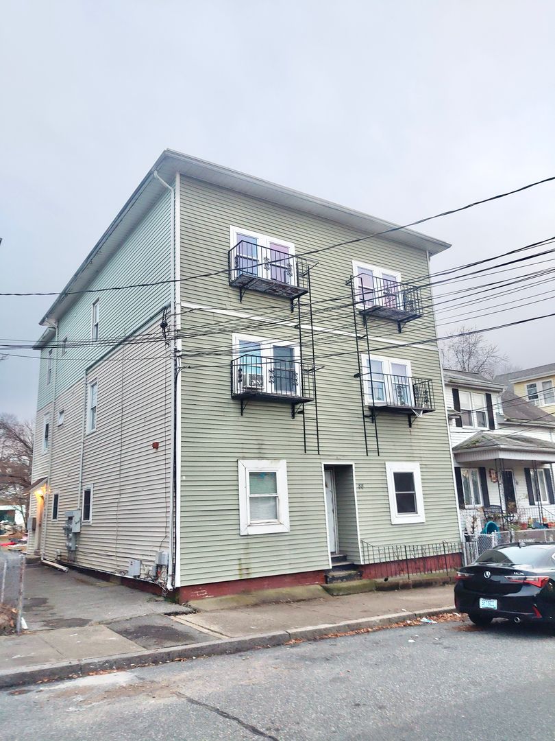 Pawtucket Apartment: 86-88 Lawn Avenue