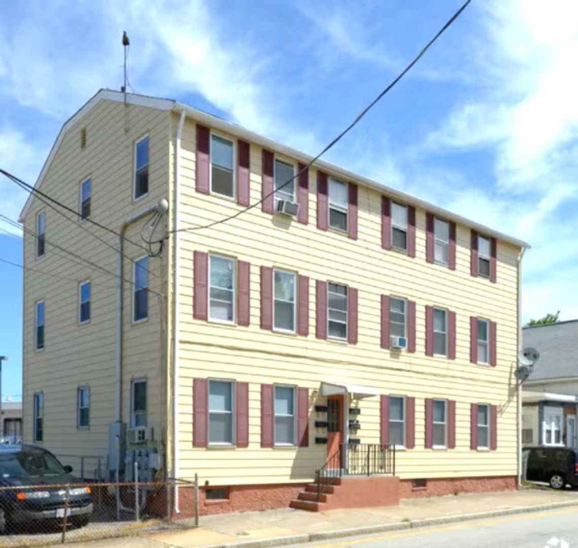 West Warwick Apartment: 65 Roberts Street