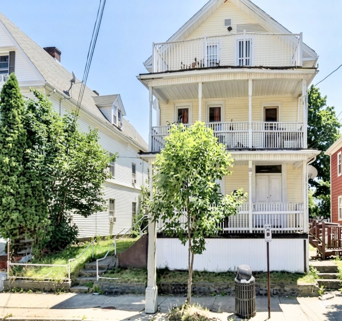 Providence Apartment: 72 Pocasset Avenue