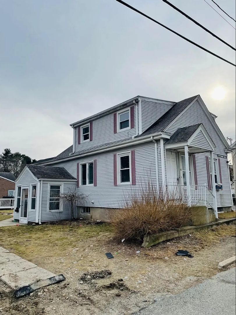 North Providence House: 5 Emmanuel Street