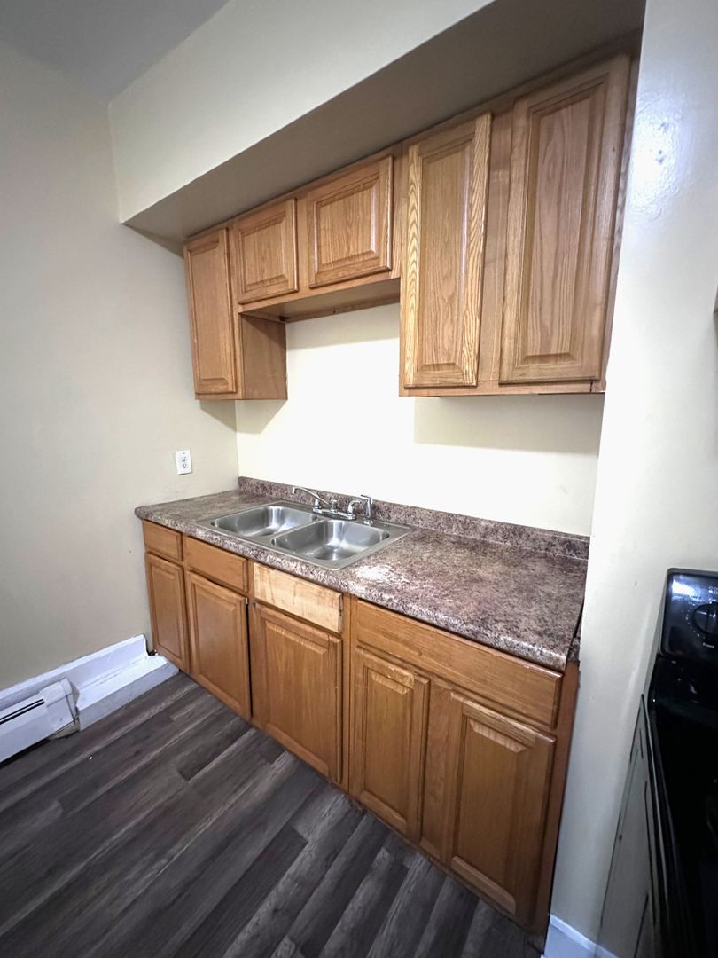 Providence, Apartment: 79 Wesleyan Avenue