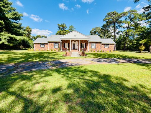 Spacious 6-Bedroom Home for Rent in Arlington Subdivision!