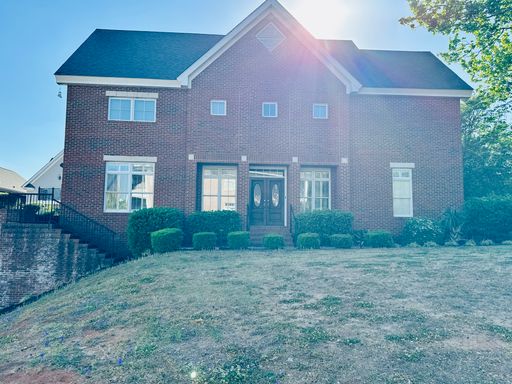 Welcome home to this beautifully appointed 3-bedroom, 2.5-bath residence located in the highly sought-after Governors Hill area of Downtown Columbia. – photo 1