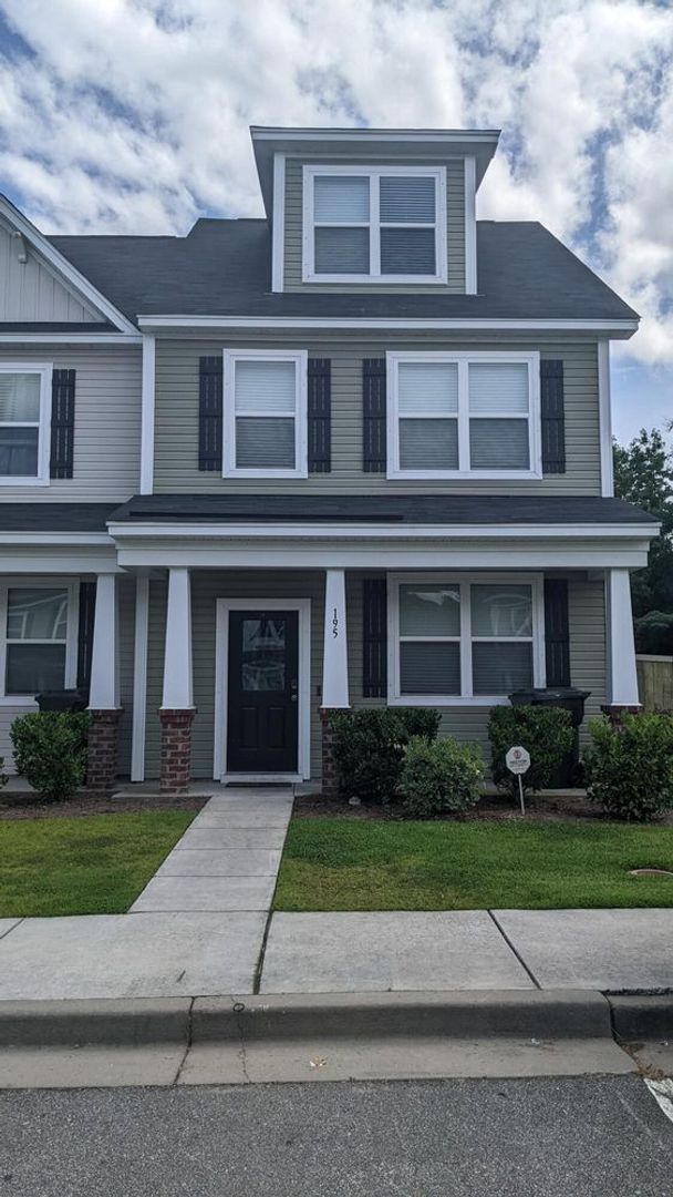 Goose Creek House: 195 Woodward Rd