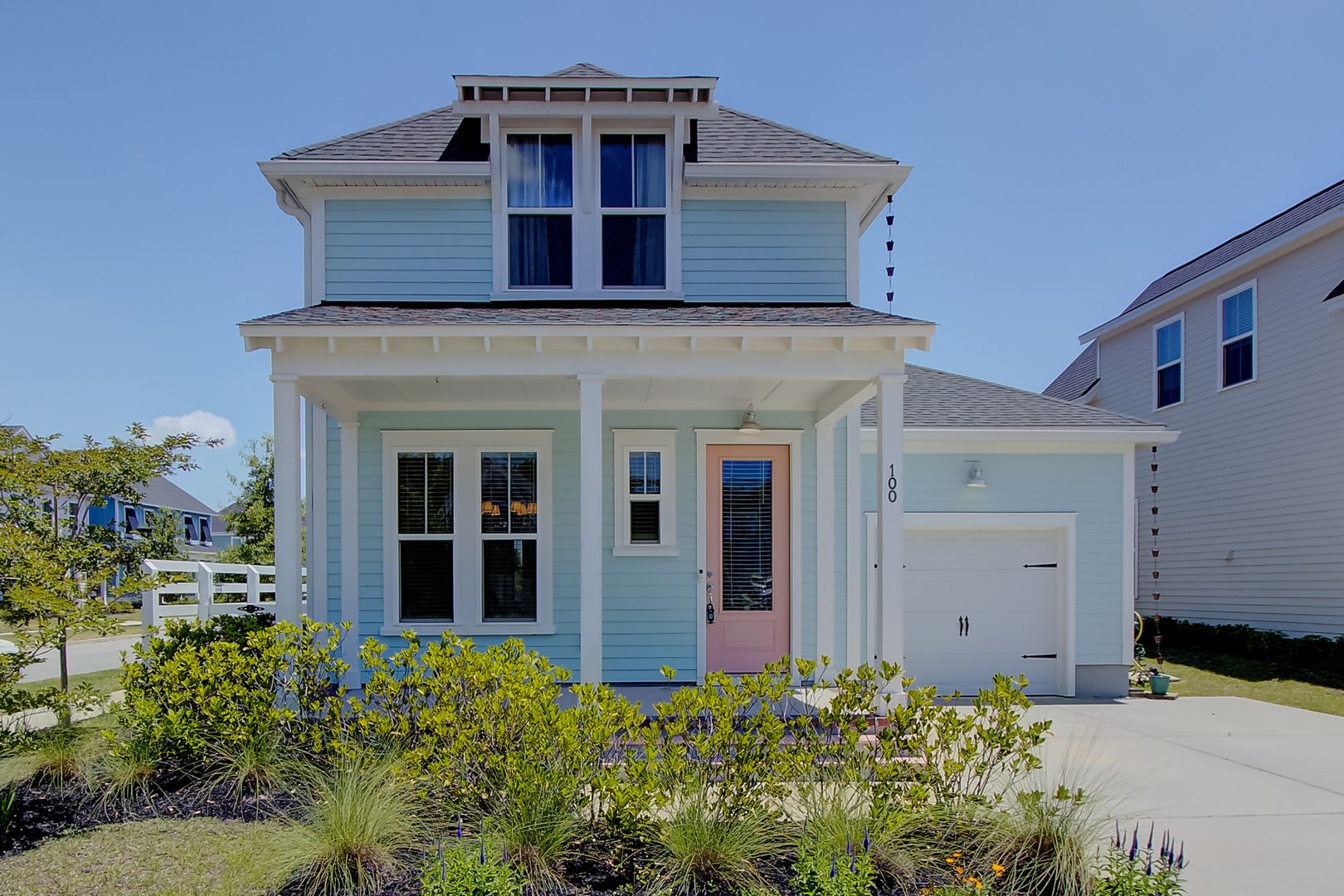 Summerville House: 100 True Blue Loop